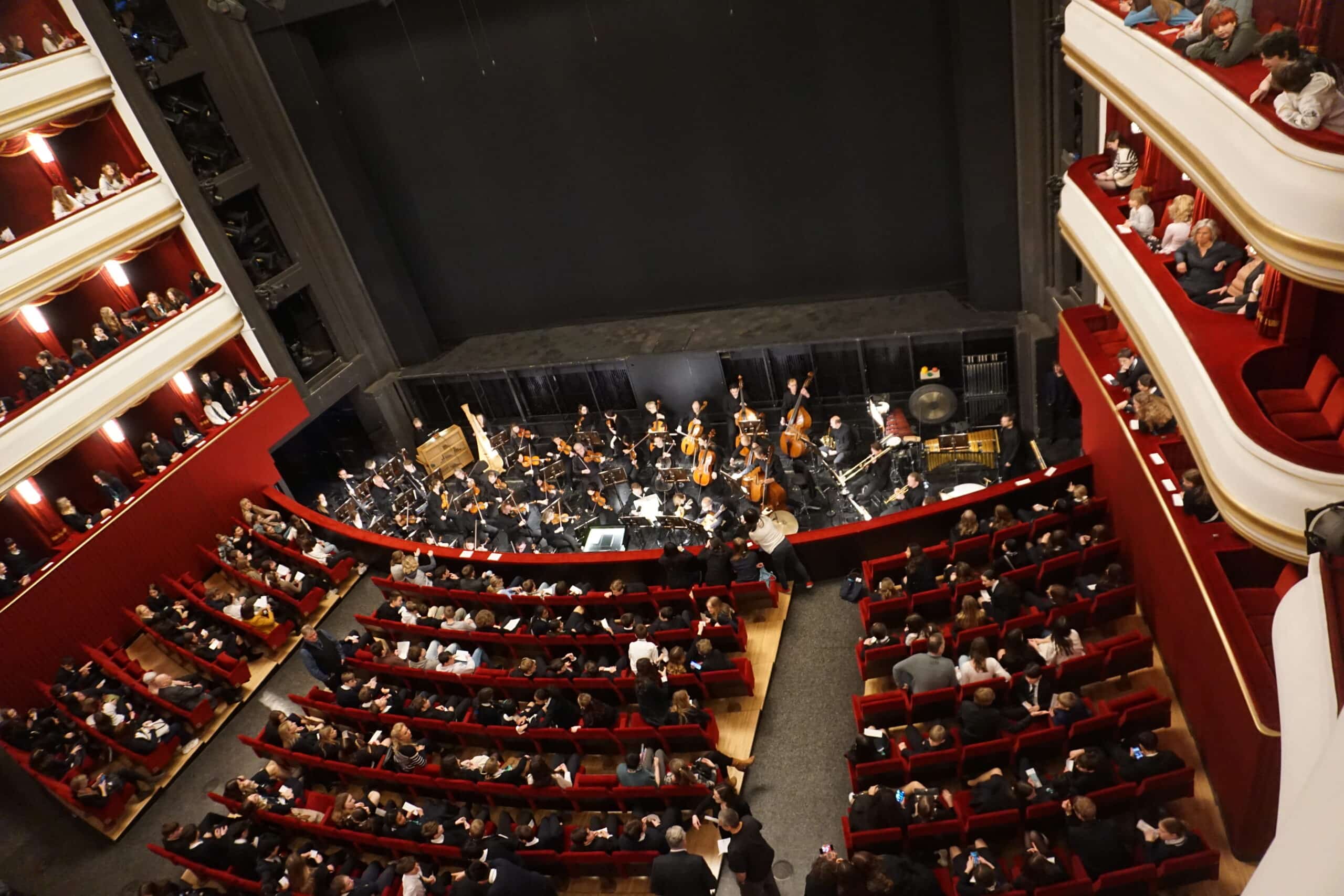 Mehr über den Artikel erfahren <strong>Anatevka: Musicalfahrt der vierten Klassen nach Wien</strong>